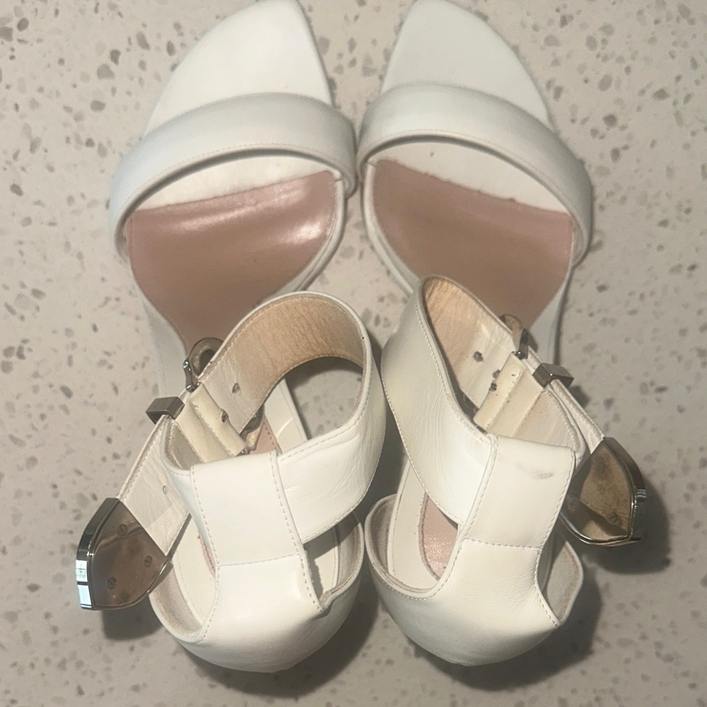 Alexander McQueen White Leather Heels silver buckle 38.5 with dustbag - Picture 9 of 16